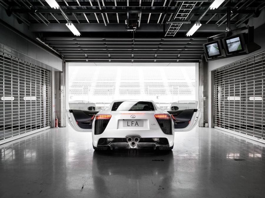  Lexus LF-A 2010 года  (фото 39 из 213)